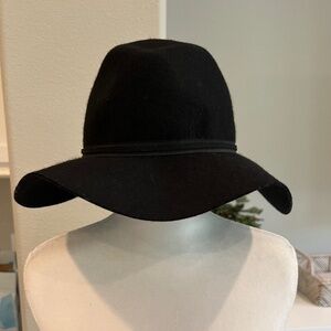 Hinge Hat NWT
